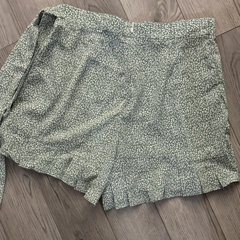 Geegee Floral Wrap Skirt with Ruffle size Large